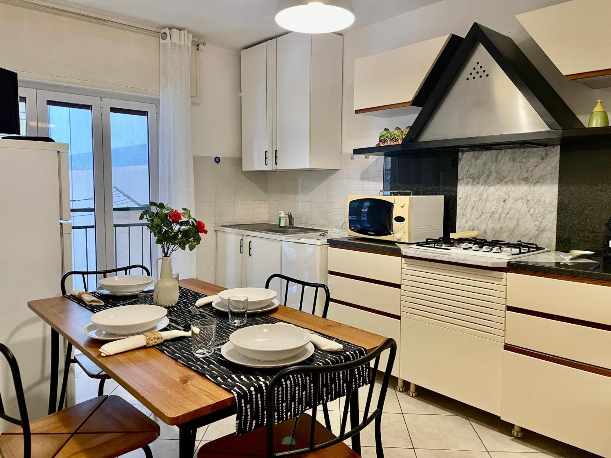 Apartment 150 Metri Dal Mare Bilocale Con Wi-fi In Centro.